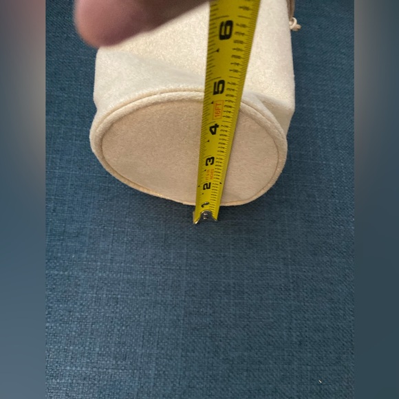 NWOT Bvlgari Travel Makeup Toiletries Organizer Drawstring Cream Cloth Gold Bag - Picture 10 of 11